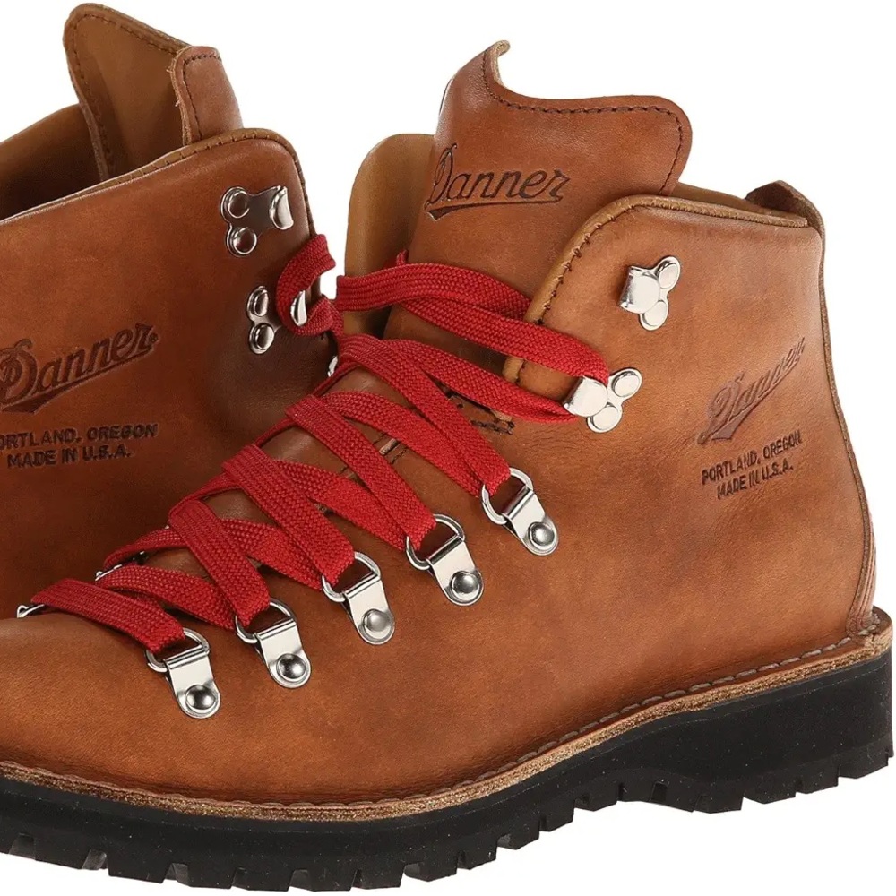Danner boots iconic women’s mountain light cascade size 8